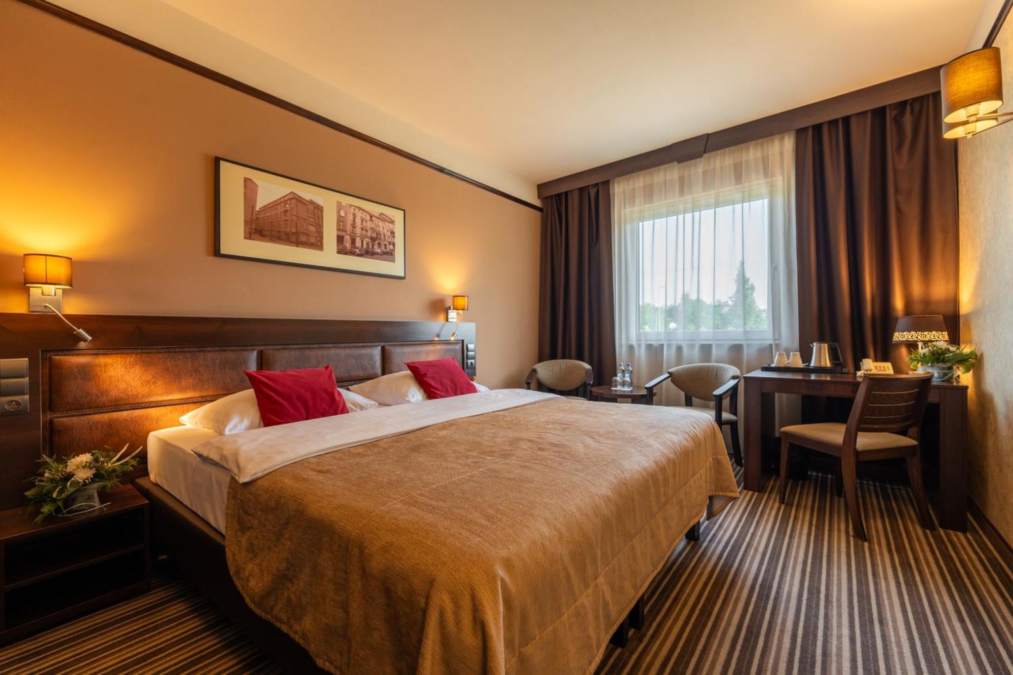Park Hotel Diament Katowice Bagian luar foto