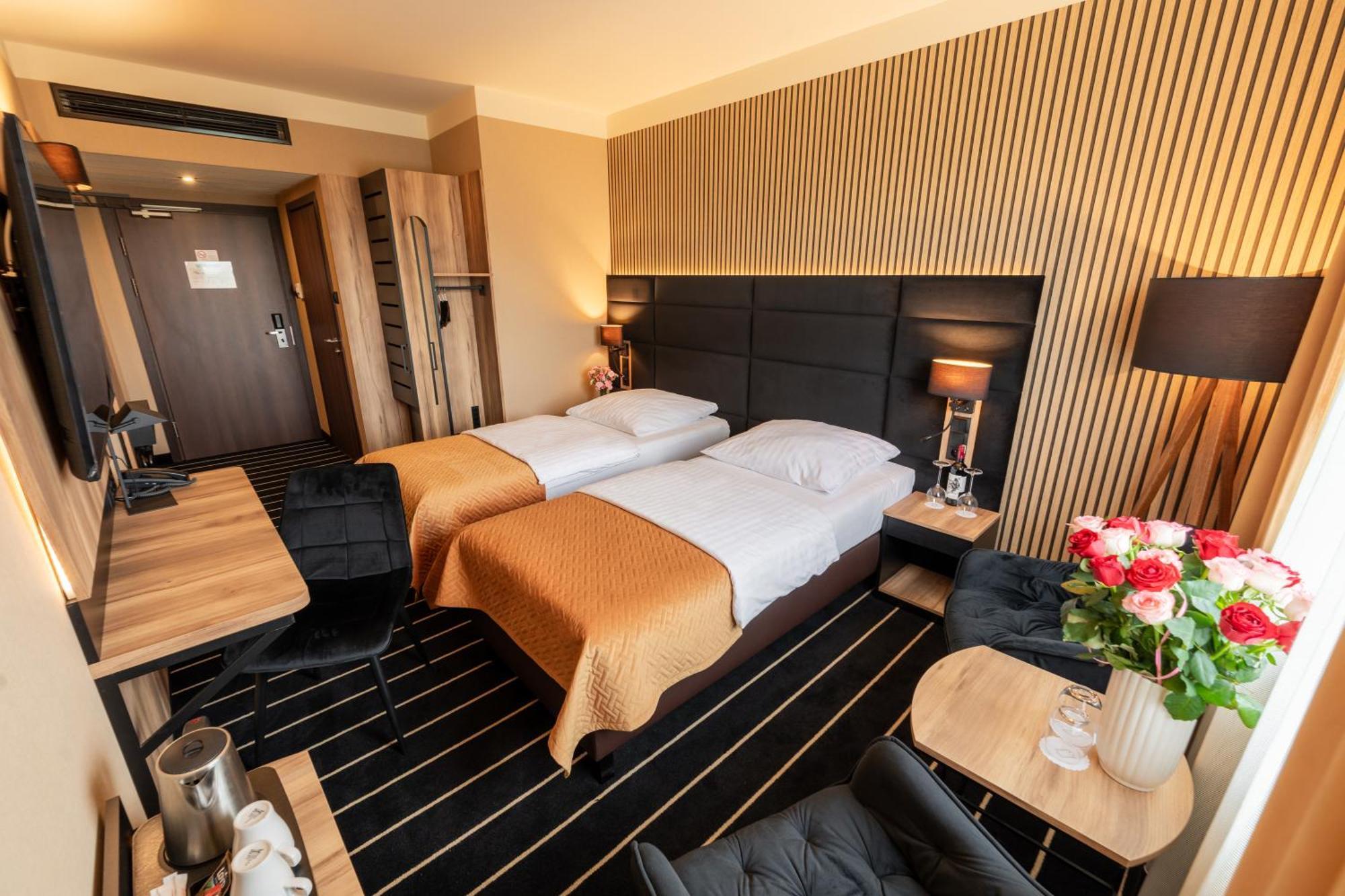 Park Hotel Diament Katowice Bagian luar foto