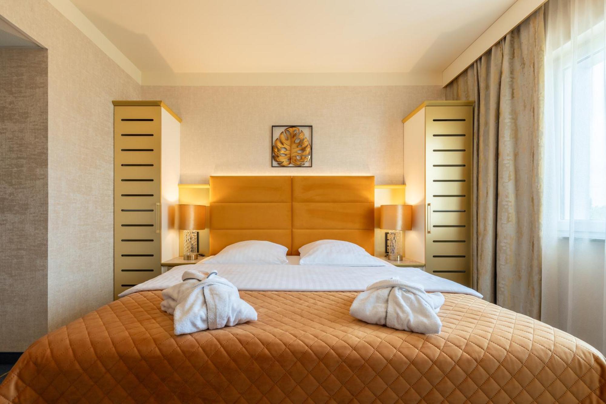 Park Hotel Diament Katowice Bagian luar foto