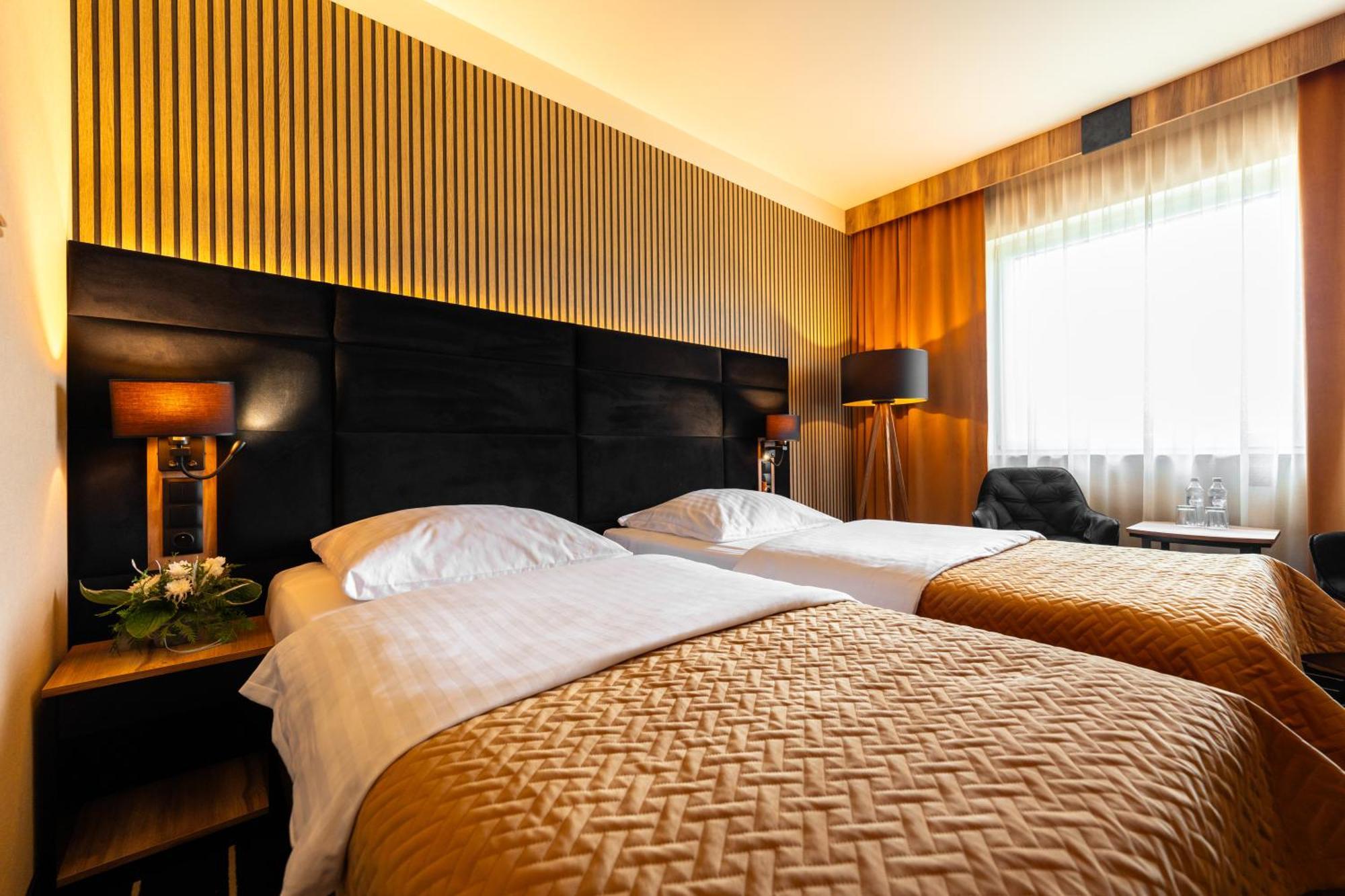 Park Hotel Diament Katowice Bagian luar foto